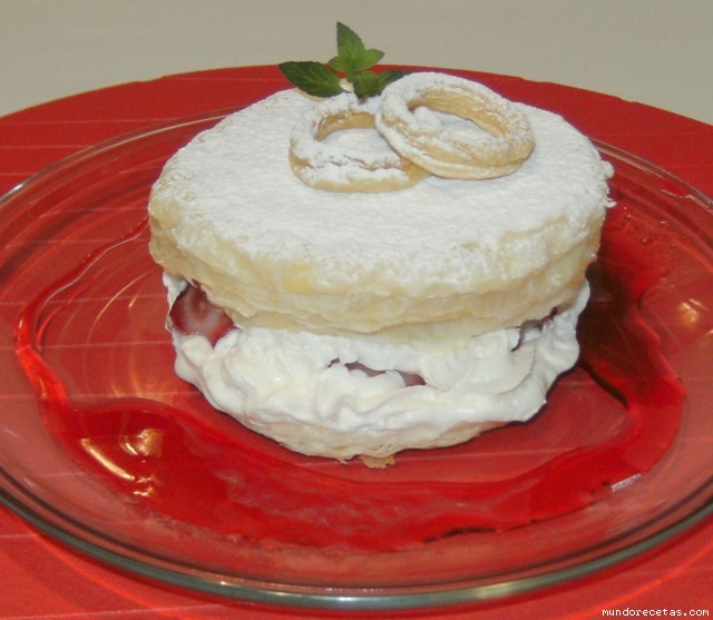 Receta de Pastel de hojaldre con fresas Receta de Pastel de hojaldre con fresas