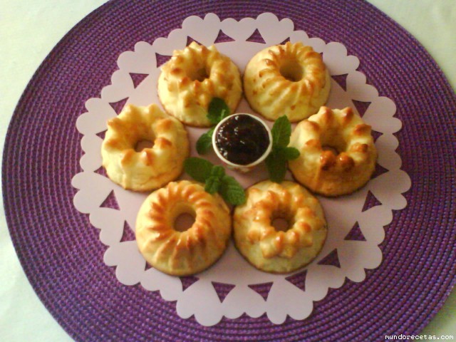 Receta de PASTELITOS DE QUESO Y COCO Receta de PASTELITOS DE QUESO Y COCO