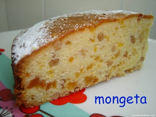 Receta de Bizcocho de piones y albaricoques