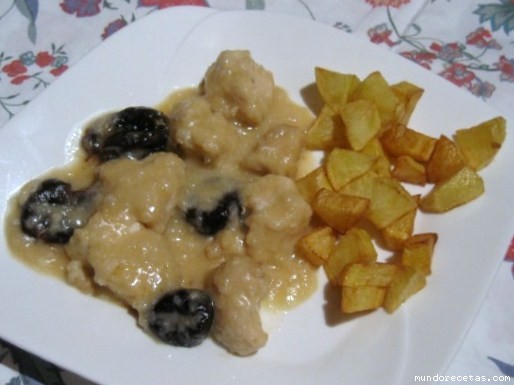 Receta de Pechugas de pollo con salsa de queso y ciruelas (Thermomix) Receta de Pechugas de pollo con salsa de queso y ciruelas (Thermomix)