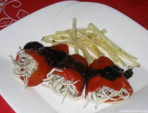 Receta de Pimientos del piquillo rellenos de gulas (Thermomix) Receta de Pimientos del piquillo rellenos de gulas (Thermomix)
