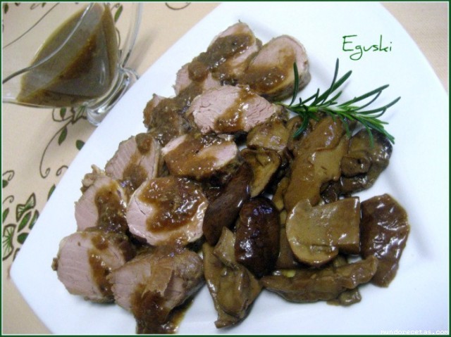 Receta de Solomillo ibérico con hongos y salsa de soja (FussionCook) Receta de Solomillo ibérico con hongos y salsa de soja (FussionCook)