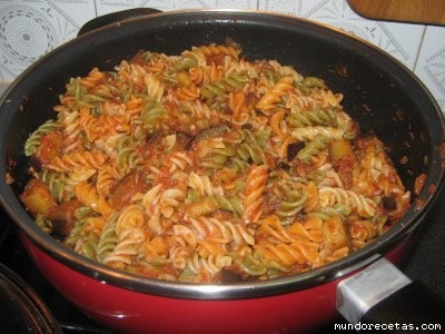 Receta de Pasta con salsa de berenjenas y anchoas al romero Receta de Pasta con salsa de berenjenas y anchoas al romero