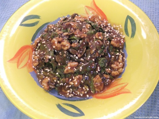 Receta de Acelgas con salsa de soja (Thermomix)
