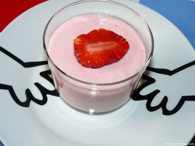 Receta de Semifrio de fresas en vaso Receta de Semifrio de fresas en vaso
