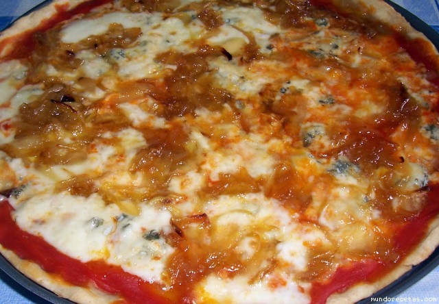 Receta de Pizza de Cebolla Caramelizada y Queso Gorgonzola Receta de Pizza de Cebolla Caramelizada y Queso Gorgonzola