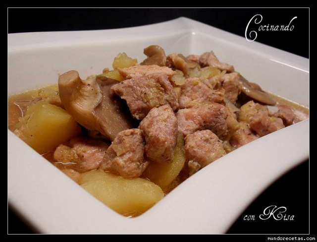 Receta de ESTOFADO DE CERDO CON SETAS Y PATATAS (FUSSIONCOOK) Receta de ESTOFADO DE CERDO CON SETAS Y PATATAS (FUSSIONCOOK)