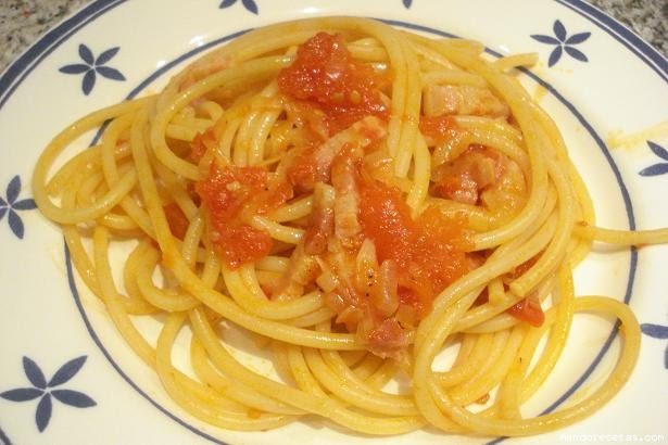 Receta de Bucatini alla matriciana (Espaguetis a la matriciana) Receta de Bucatini alla matriciana (Espaguetis a la matriciana)