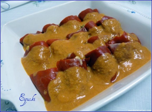 Receta de Pimientos rellenos de langostinos en salsa americana Receta de Pimientos rellenos de langostinos en salsa americana