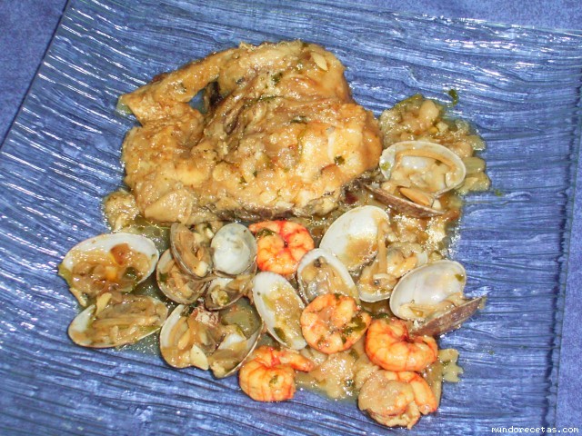 Receta de Merluza con almejas y gambas en salsa verde- en GMD Receta de Merluza con almejas y gambas en salsa verde- en GMD