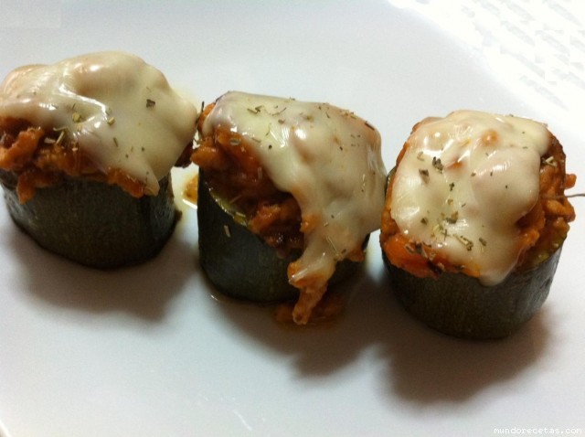 Receta de Calabacines rellenos de pollo Receta de Calabacines rellenos de pollo