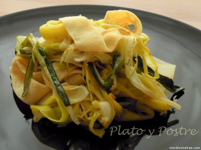 Receta de Salteado de Puerros y Cebolletas Tiernas con Crepes Receta de Salteado de Puerros y Cebolletas Tiernas con Crepes