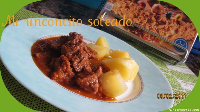 Receta de Guiso de pavo (o pollo) al chocolate con guarnición de patatas Receta de Guiso de pavo (o pollo) al chocolate con guarnición de patatas
