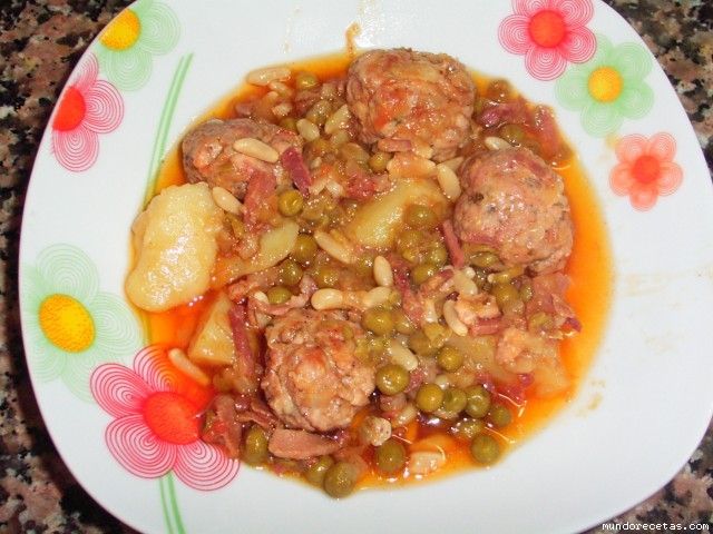 Receta de Albondigas con jamón, guisantes etc..en olla gmd Receta de Albondigas con jamón, guisantes etc..en olla gmd