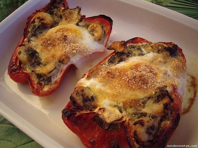 Receta de Pimientos al horno rellenos de grelos y gambas Receta de Pimientos al horno rellenos de grelos y gambas