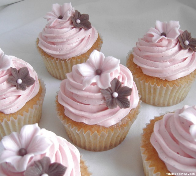 Receta de SMBC Swiss Meringue Buttercream (Muselina de merengue) Receta de SMBC Swiss Meringue Buttercream (Muselina de merengue)