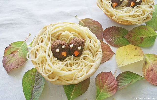 Receta de Nidos de pan y espagueti Receta de Nidos de pan y espagueti