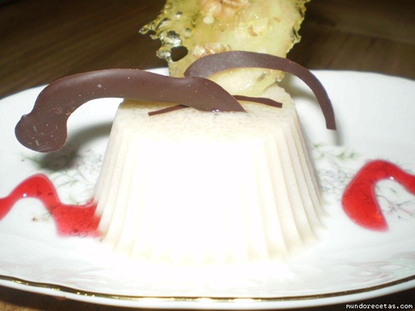 Receta de HORCHATA CUAJADA CON CRUJIENTE DE CARAMELO Y NUEZ Receta de HORCHATA CUAJADA CON CRUJIENTE DE CARAMELO Y NUEZ