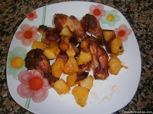 Receta de Alitas de pollo adobadas con patatas en bolsa de asar