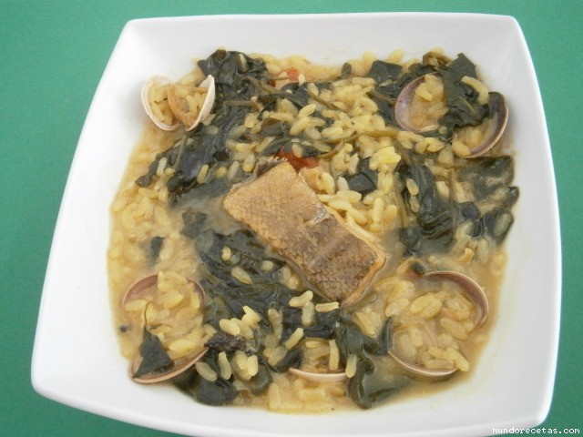 Receta de Arroz con espinacas, bacalao y chirlas Receta de Arroz con espinacas, bacalao y chirlas