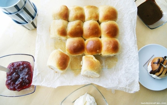 Receta de Bollitos con miel de azahar