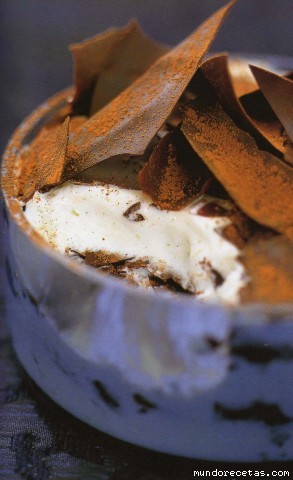 Receta de helado de lima y coco con laminas de chocolate Receta de helado de lima y coco con laminas de chocolate