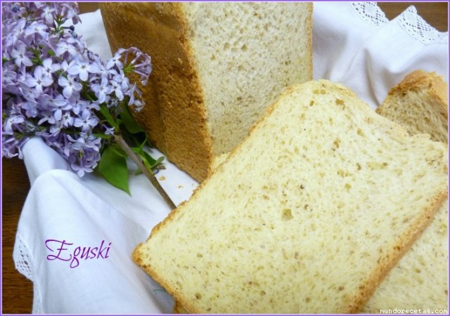 Receta de Pan de molde con suero de leche y semillas de sésamo (Panificadora SilverCrest) Receta de Pan de molde con suero de leche y semillas de sésamo (Panificadora SilverCrest)