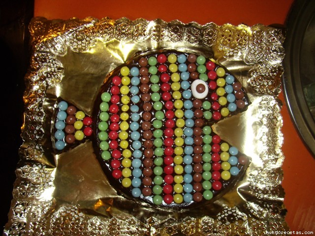 Receta de Tarta pez de trufa con lacasitos