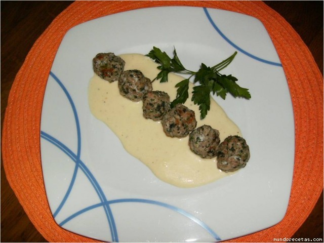 Receta de ALBONDIGAS DE TERNERA CON ESPINACAS AL HORNO Receta de ALBONDIGAS DE TERNERA CON ESPINACAS AL HORNO