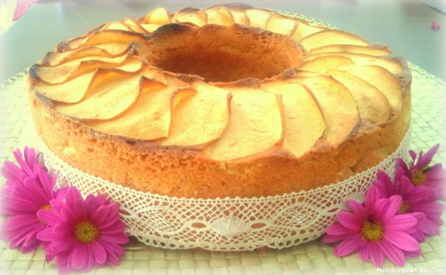 Receta de Bizcocho casero con manzana y nueces