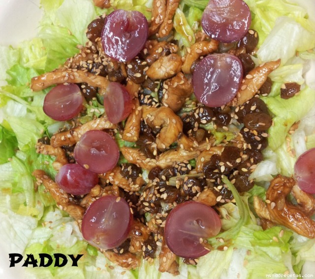 Receta de ENSALADA TEMPLADA CON POLLO, UVAS Y PASAS Receta de ENSALADA TEMPLADA CON POLLO, UVAS Y PASAS