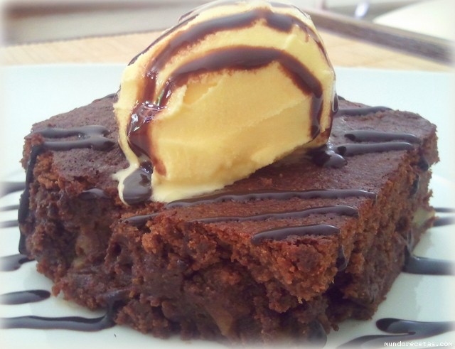 Receta de Brownie de chocolate con helado de vainilla Receta de Brownie de chocolate con helado de vainilla