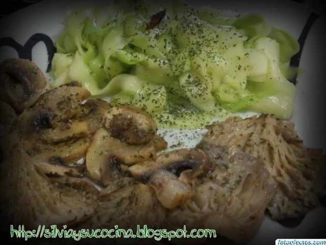 Receta de TALLARINES DE CALABACÍN CON SETAS ASADAS Receta de TALLARINES DE CALABACÍN CON SETAS ASADAS