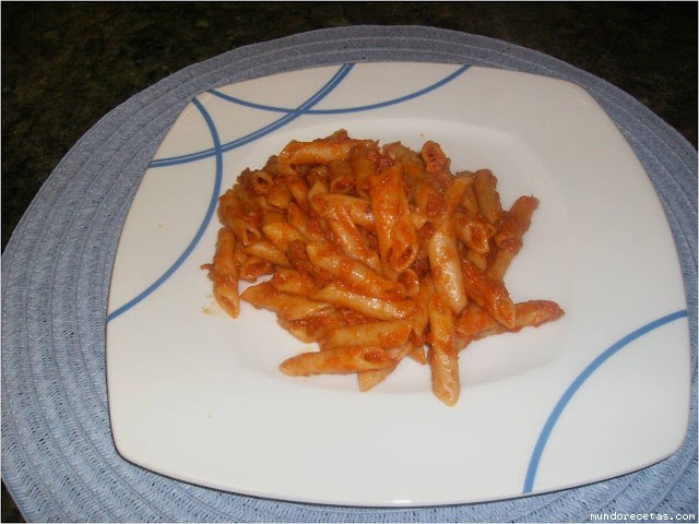 Receta de MACARRONES COCIDOS EN TOMATE CON CHORIZO Receta de MACARRONES COCIDOS EN TOMATE CON CHORIZO