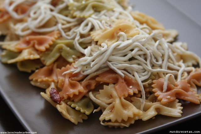 Receta de Ensalada de pasta y gulas Receta de Ensalada de pasta y gulas