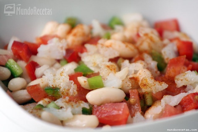 Receta de Ensalada de alubia blanca y bacalao Receta de Ensalada de alubia blanca y bacalao