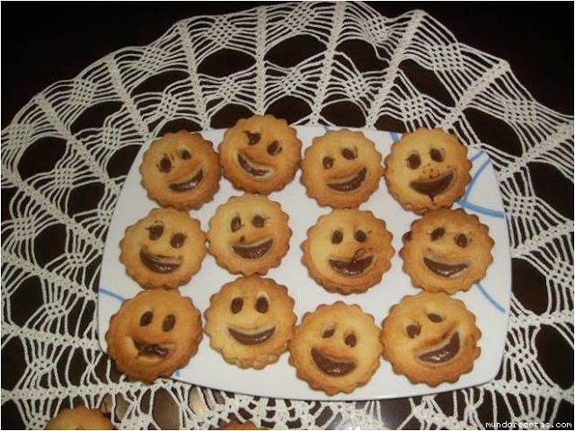 Receta de GALLETAS DE CARITAS CON CHOCOLATE Receta de GALLETAS DE CARITAS CON CHOCOLATE
