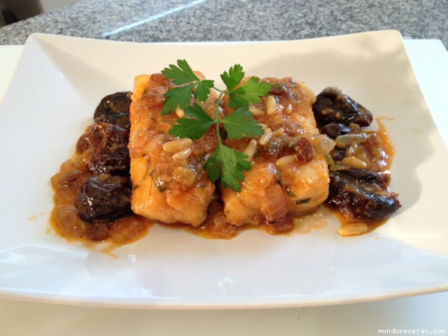Receta de Bacalao con Ciruelas, Pasas y Piñones Receta de Bacalao con Ciruelas, Pasas y Piñones
