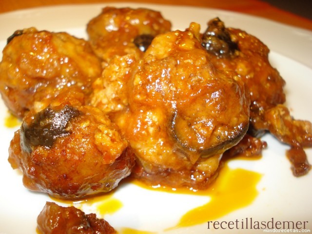 Receta de ALBONDIGAS CON TOMATE Y ACEITUNAS Receta de ALBONDIGAS CON TOMATE Y ACEITUNAS