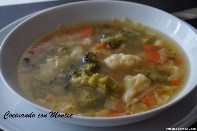 Receta de Sopa de verduras ligera Receta de Sopa de verduras ligera