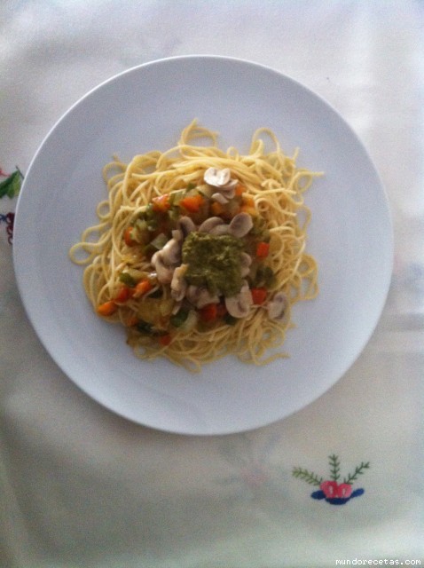 Receta de Spaghetti con champiñones al pesto Receta de Spaghetti con champiñones al pesto