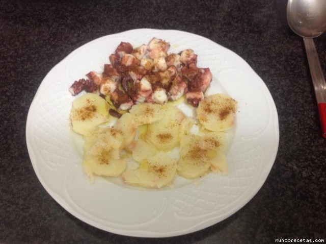Receta de Pulpo a la gallega con patatas AMC Receta de Pulpo a la gallega con patatas AMC