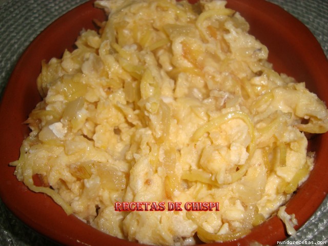 Receta de Revuelto de bacalao dorado con patatas paja de chispi57