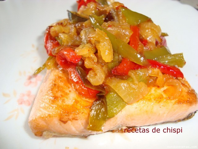 Receta de Salmón con piperrada de chispi57 Receta de Salmón con piperrada de chispi57