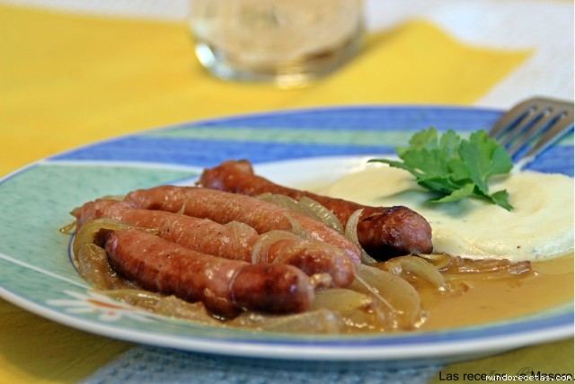 Receta de Salchichas al vino blanco. Receta de Salchichas al vino blanco.