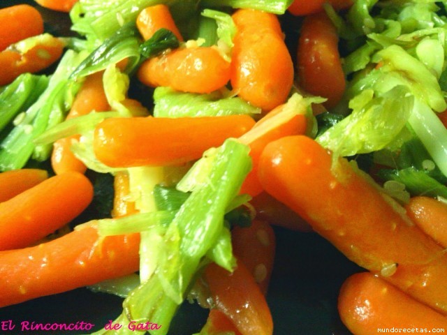 Receta de Zanahorias Baby con Ajetes y Ssamo