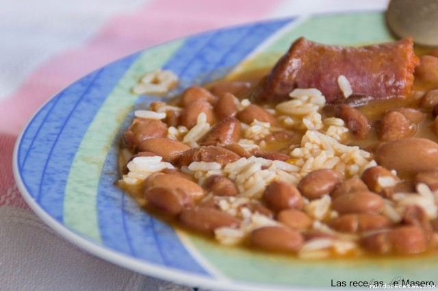 Judías pintas con arroz.