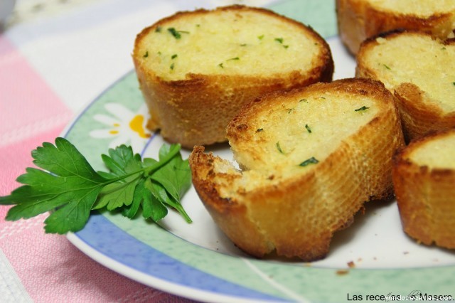 Receta de Pan de ajo y mantequilla. Receta de Pan de ajo y mantequilla.