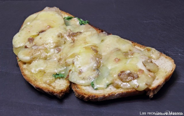 Receta de Tosta de queso Stilton y pera (Lockets savoury) Receta de Tosta de queso Stilton y pera (Lockets savoury)