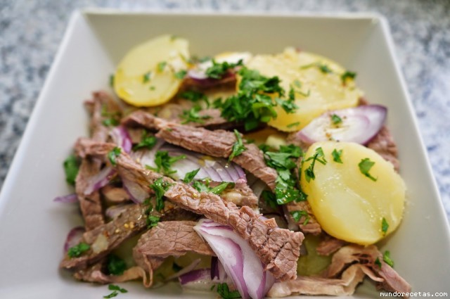 Receta de Ensalada de patatas con ternera y cebolla Receta de Ensalada de patatas con ternera y cebolla